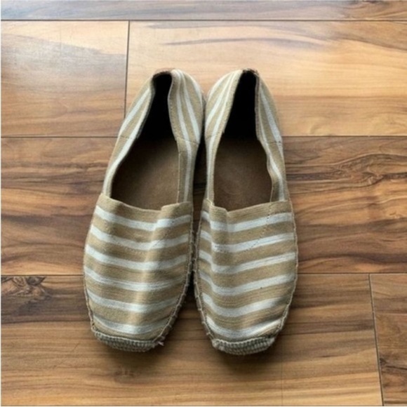Vionic Striped Tan and White Espadrilles 7 - Picture 1 of 9